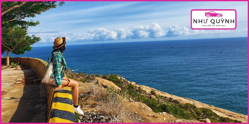 Những điểm dừng chân nổi bật như biển Cà Ná, Mũi Dinh và đồi cát Bàu Trắng