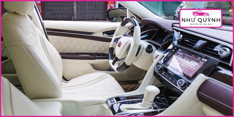 Nội thất xe Taxi Như Quỳnh sạch sẽ, ghế rộng rãi, máy lạnh hoạt động tốt